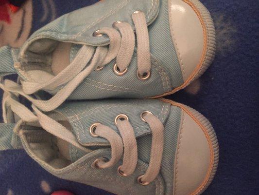 Brand new baby Old Navy shoes for $2 with the tags still on.