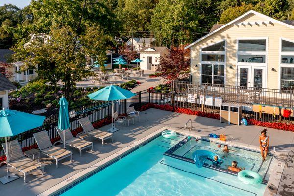 Heated Pool and Hot Tub open 4/15-10/31 yearly