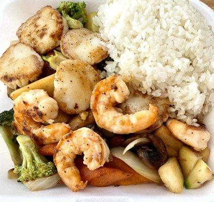 Lunch portion size Shrimp and scallops hibachi.