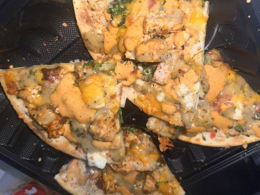 Jerk Chicken Broccoli & Queso Mini Pizza