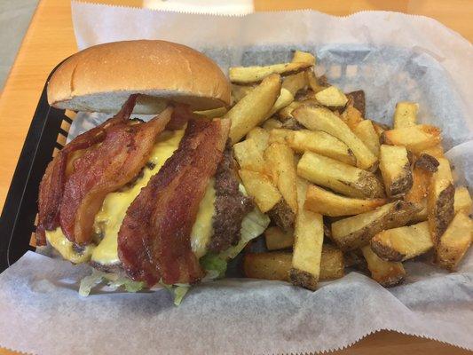 Bacon Cheeseburger - The young man taking the order was awesome. As well as his sweet tea!