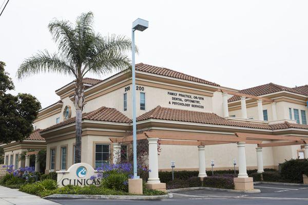 Clinicas Ventura Health Center Front Entrance