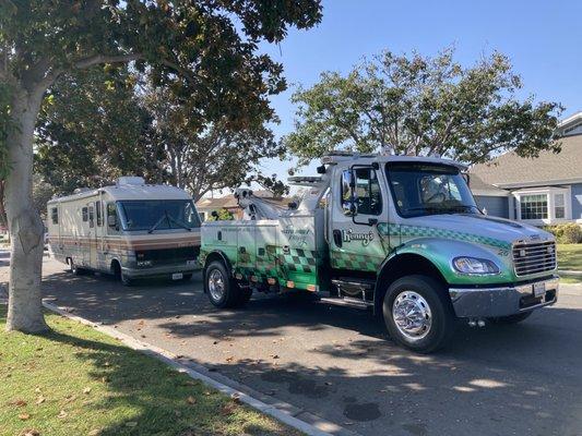 Kenny's Towing arriving to move my RV out of the road.