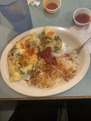 Veggie omelet and hash browns