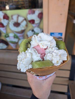 Ice Cream Crepes: Strawberry Ice Cream + Kiwi