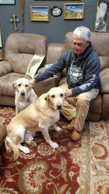 Lynn Bolen and his two therapy dogs, Bailey and Sailor.