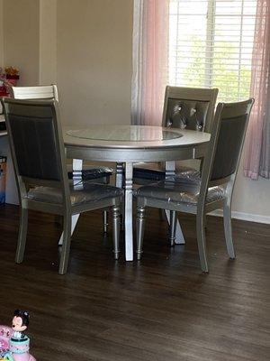 Round Dining Table With 4 Chairs