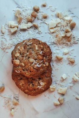 Macadamia Coconut Cookies With White Chocolate Chunks