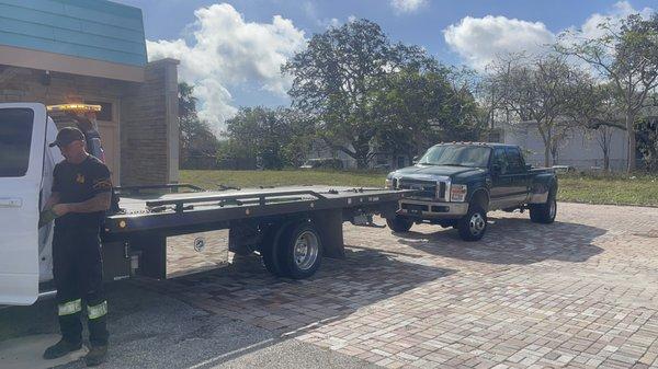 Flatbed towing service