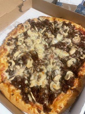 Cheesesteak pizza with mushrooms