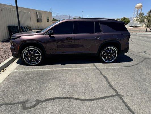 New 2024 Chevy Traverse with match Diablo 24" Elite wheels!