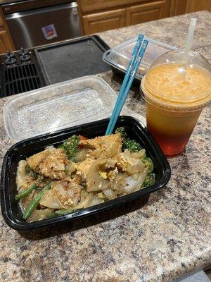 Drunken noodle, Thai iced tea