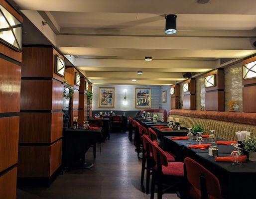 Dining room, full breakfast spread behind the left column