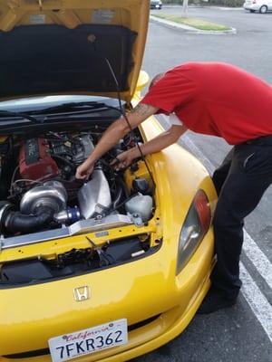 Shane, in action doing the install. Mind you that my car was hot, and difficult to work on!!