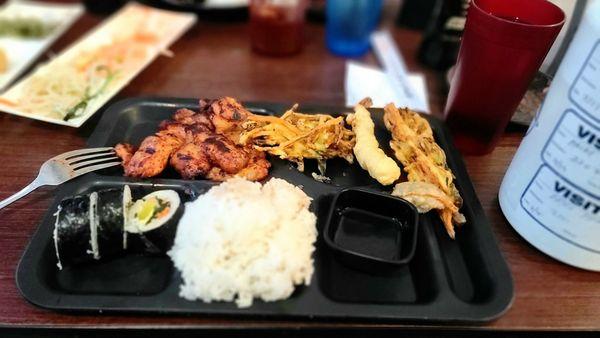 Doshirak II Bento box (spicy chicken)