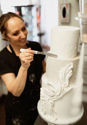 We will create your dream wedding cake.