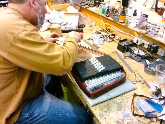 I have worked on quite a few autoharps in my days as a luthier.  We are a warranty repair center for Oscar Schmidt too.