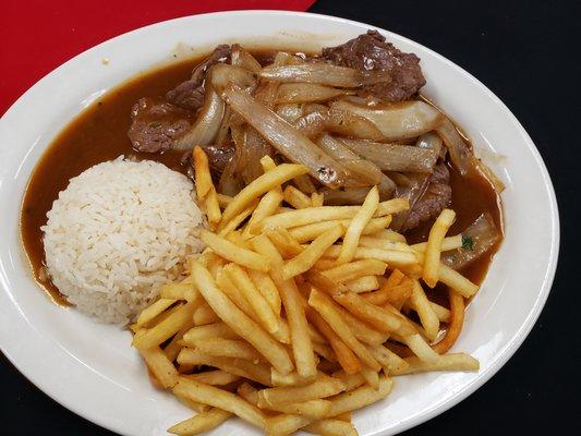 Bifinhos Acebolados (Sauteed Steak w/Onions