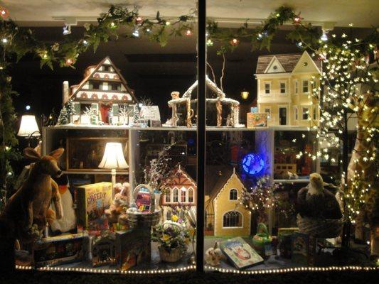 Holiday Magic at Lynlott Miniatures and Dollhousejunction.com in Pittsburgh, PA