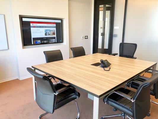 Small conferencing space with flat panel, audio, screen mirroring, and AV system control