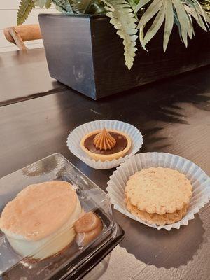 Flan, alfajores, havanette