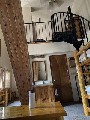 Room w loft