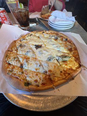 Pizza w/mushroom , onions, and spinach