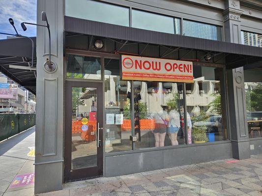 Entrance at corner of 16th Street Mall & Curtis Street