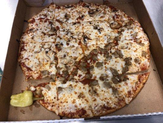 11/16/19. Saturday afternoon. Large thin crust Italian sausage, mushroom, extra sauce, carry out. Grub before LSU football v. Ole Miss!