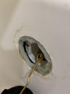 Missing overflow gasket in tub