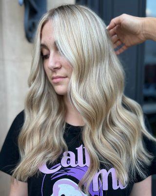 Brighten your summer 
Color by @buzzedbeautybee

Book an appointment today!
Call us or visit our website
650.342.6668
www.lsalon.com