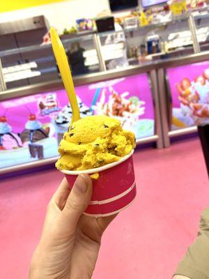 My single scoop of maracuya (passionfruit)