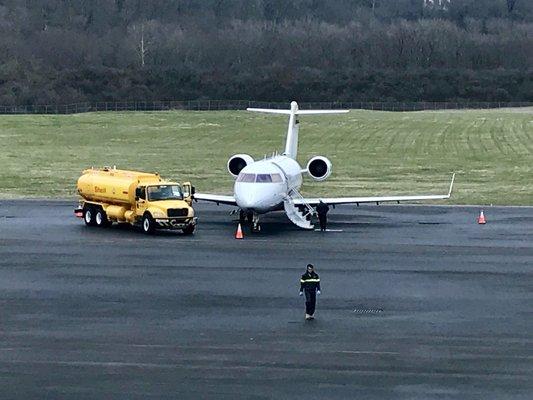 The Guys at Waypoint fueling a Challenger 604