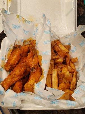 8 piece traditional Jamaican lemon pepper w/ fries