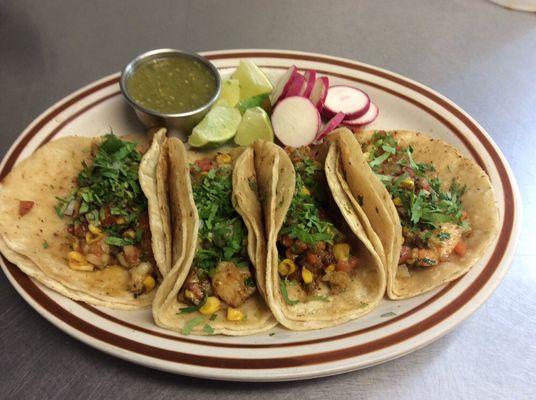 tacos mexicanos de camarones