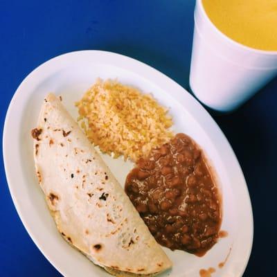 Quesadilla ($4) + Jugo ($6)