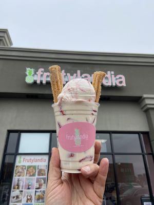 This is the Fresas con crema with ice cream and Churros so so good!!!