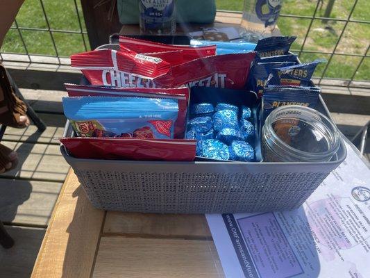 Snack basket