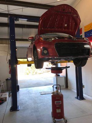 Tampa Auto Service and Tire, Performing an Oil Change