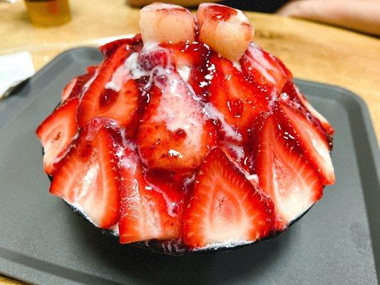 Strawberry bingsoo large