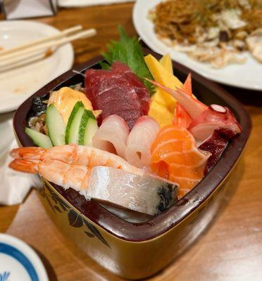 Chirashi bowl