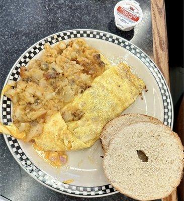 Lyonnaise potatoes, ham-cheese omelette, and bagel