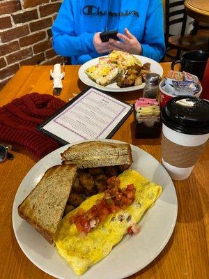 Inside! The Romeo omelet and the Lisa breakfast pizza!