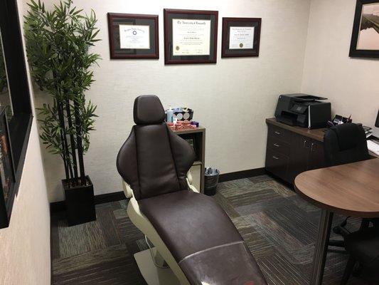 Glen Ellyn consultation room