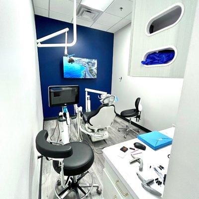 At Val Vista Smiles, we specialize in family dental care, teeth cleaning, implants, emergency care, crowns, & the latest dental procedures.