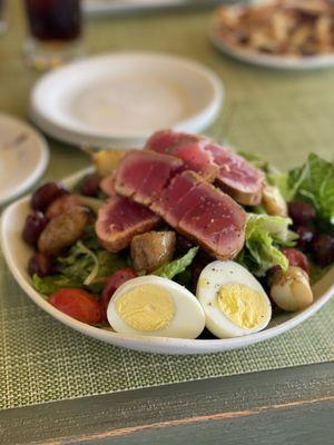 Ahi tuna salad