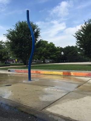 Tall water sprinkler