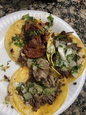 Unos tacos mal servidos y frías las tortillas