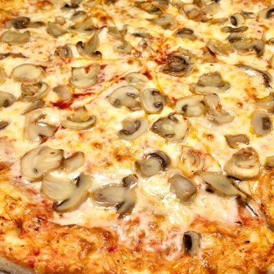 We'd swipe right on this hot mushroom pizza!