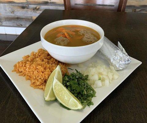 Sopa de Albóndigas